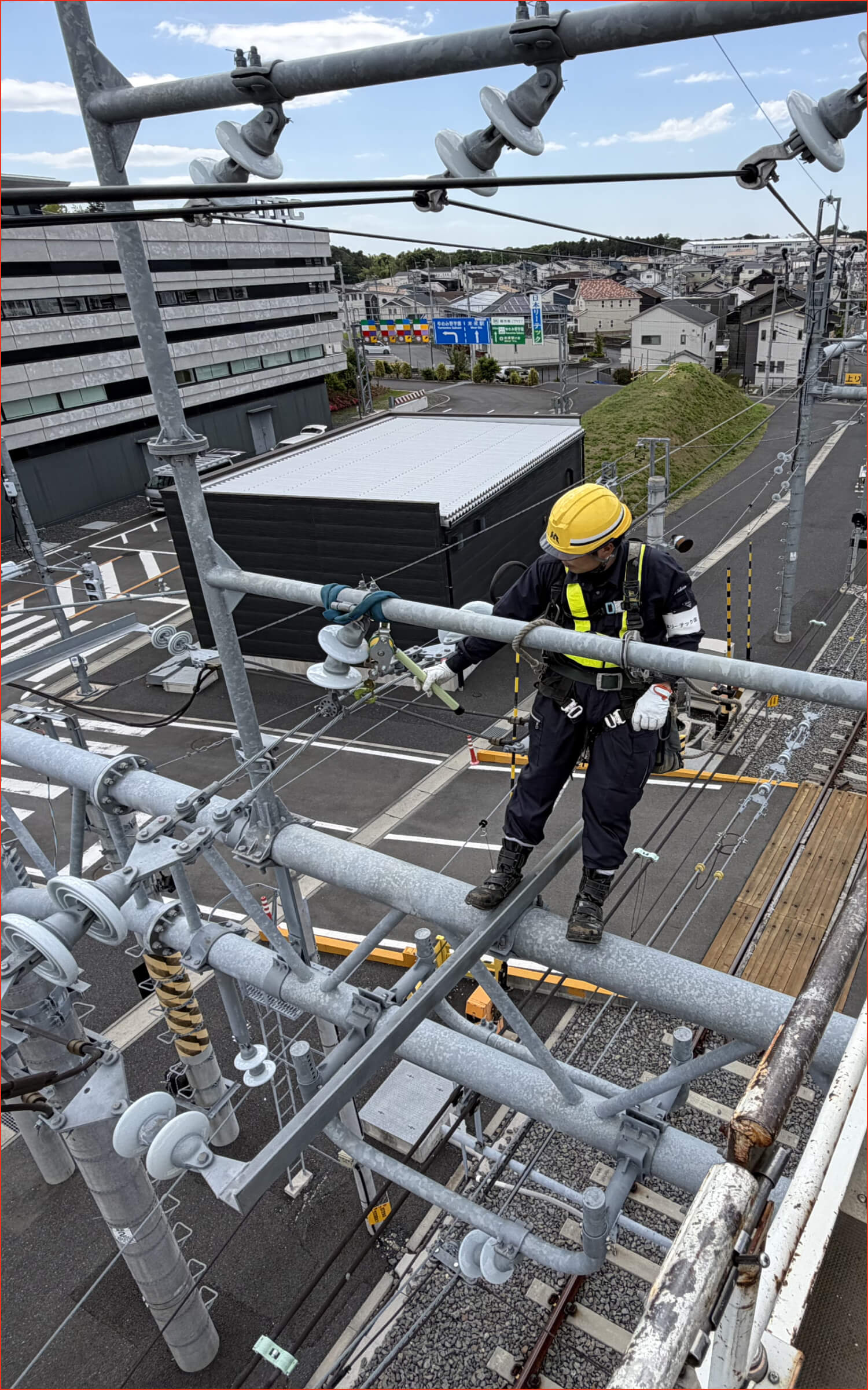 線路内で作業する写真